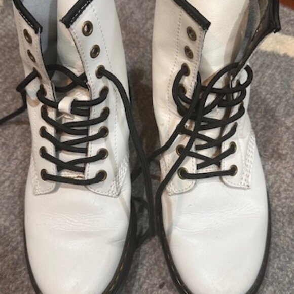 Dr. Martens Air Wair Boots White Woman's Size 6 m - Picture 1 of 14